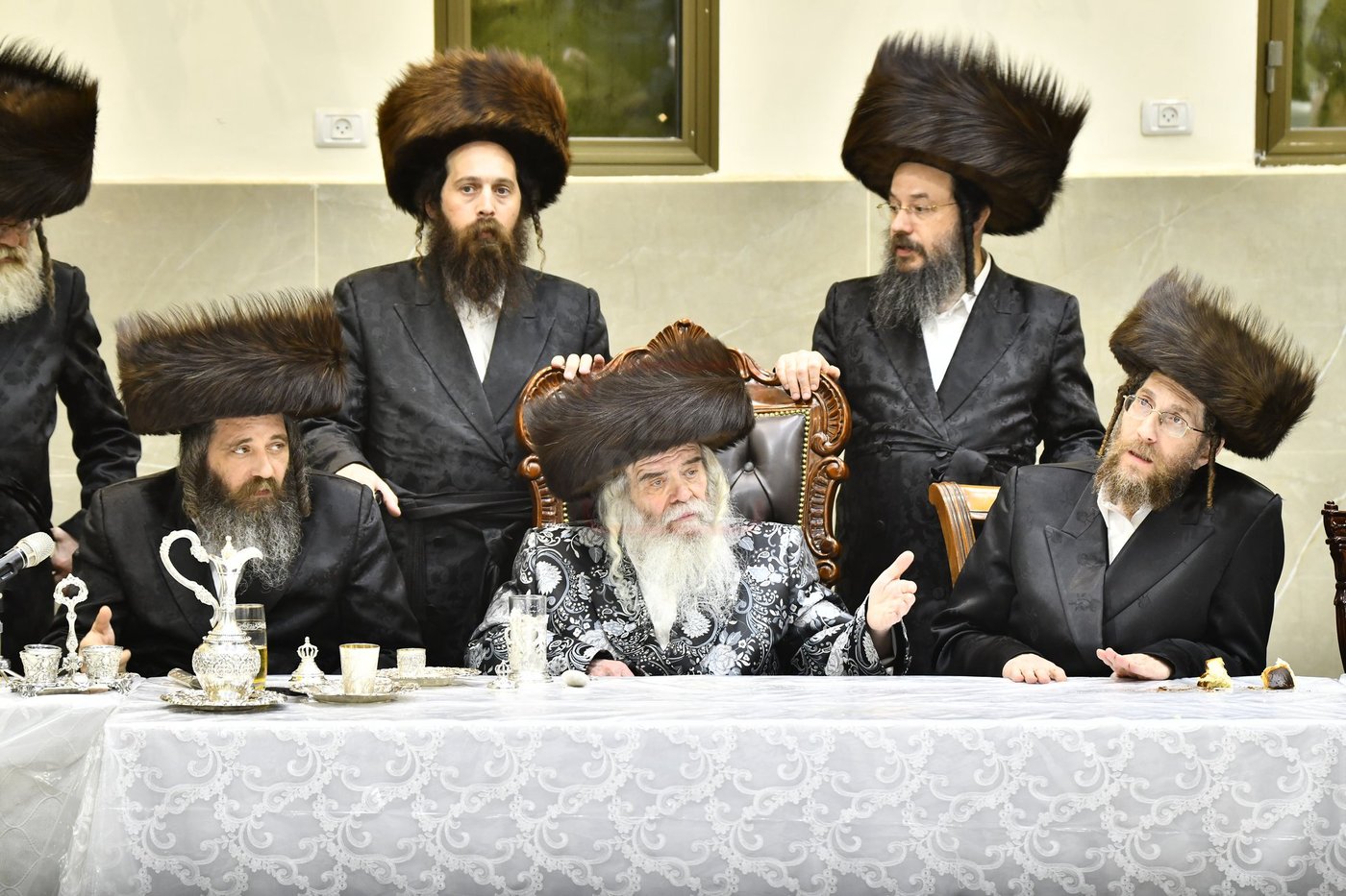 פורים בחצה"ק קרעטשניף י-ם