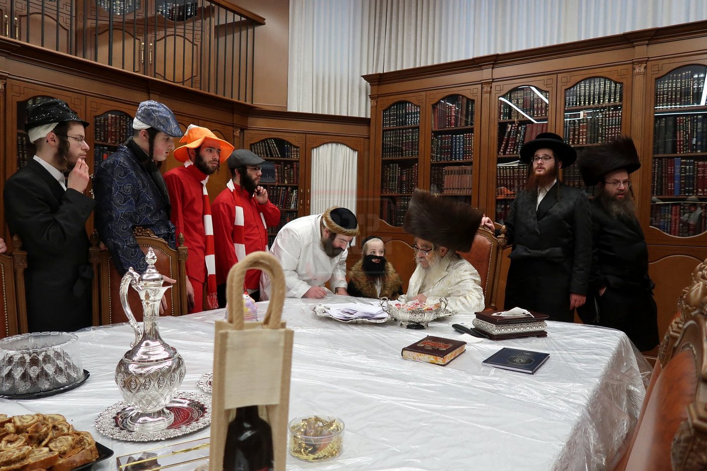 פורים בחצה"ק סאטמר