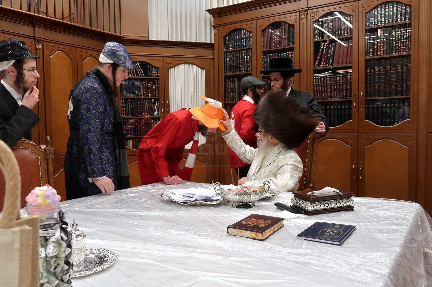 פורים בחצה"ק סאטמר