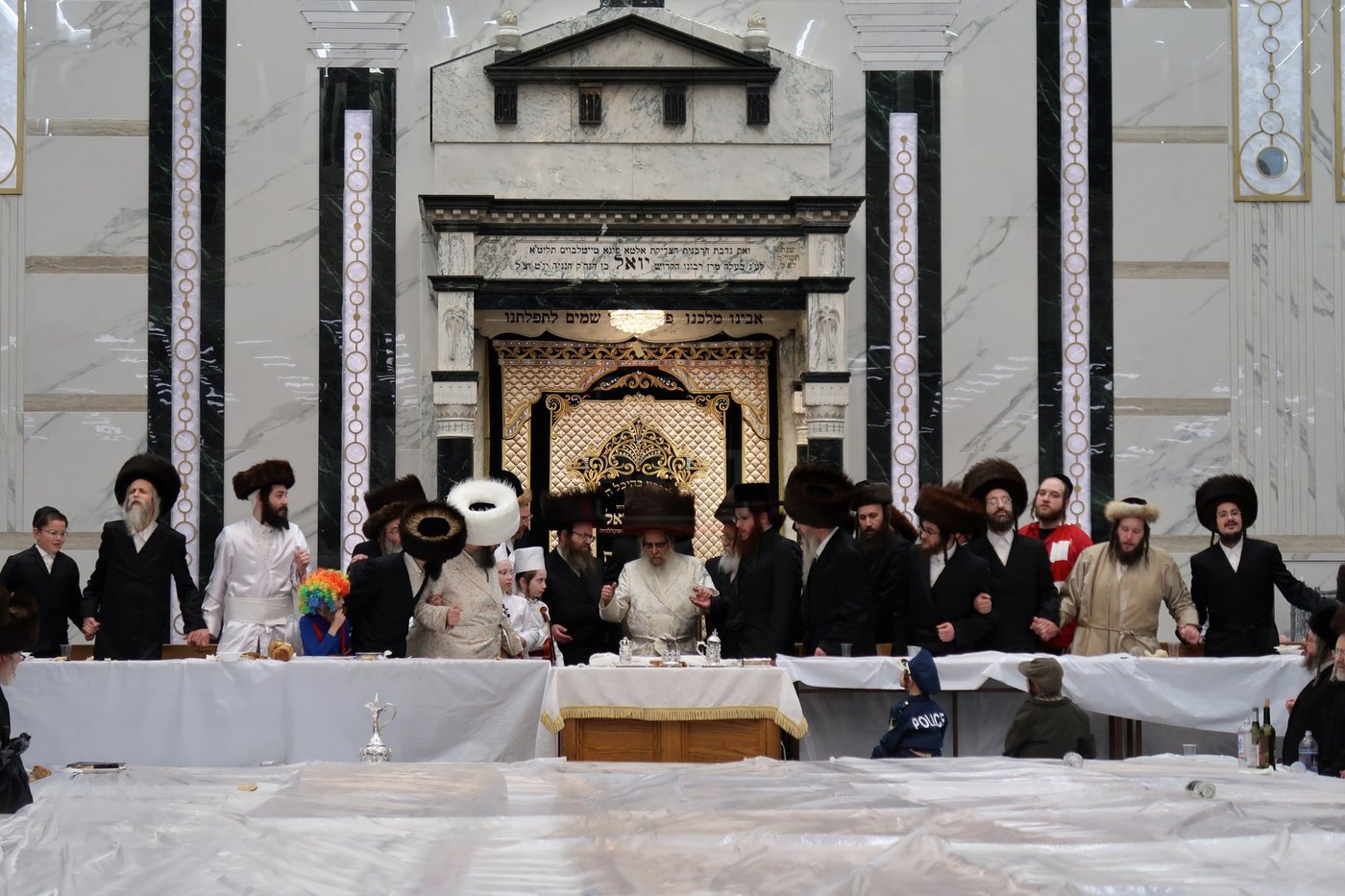 פורים בחצה"ק סאטמר