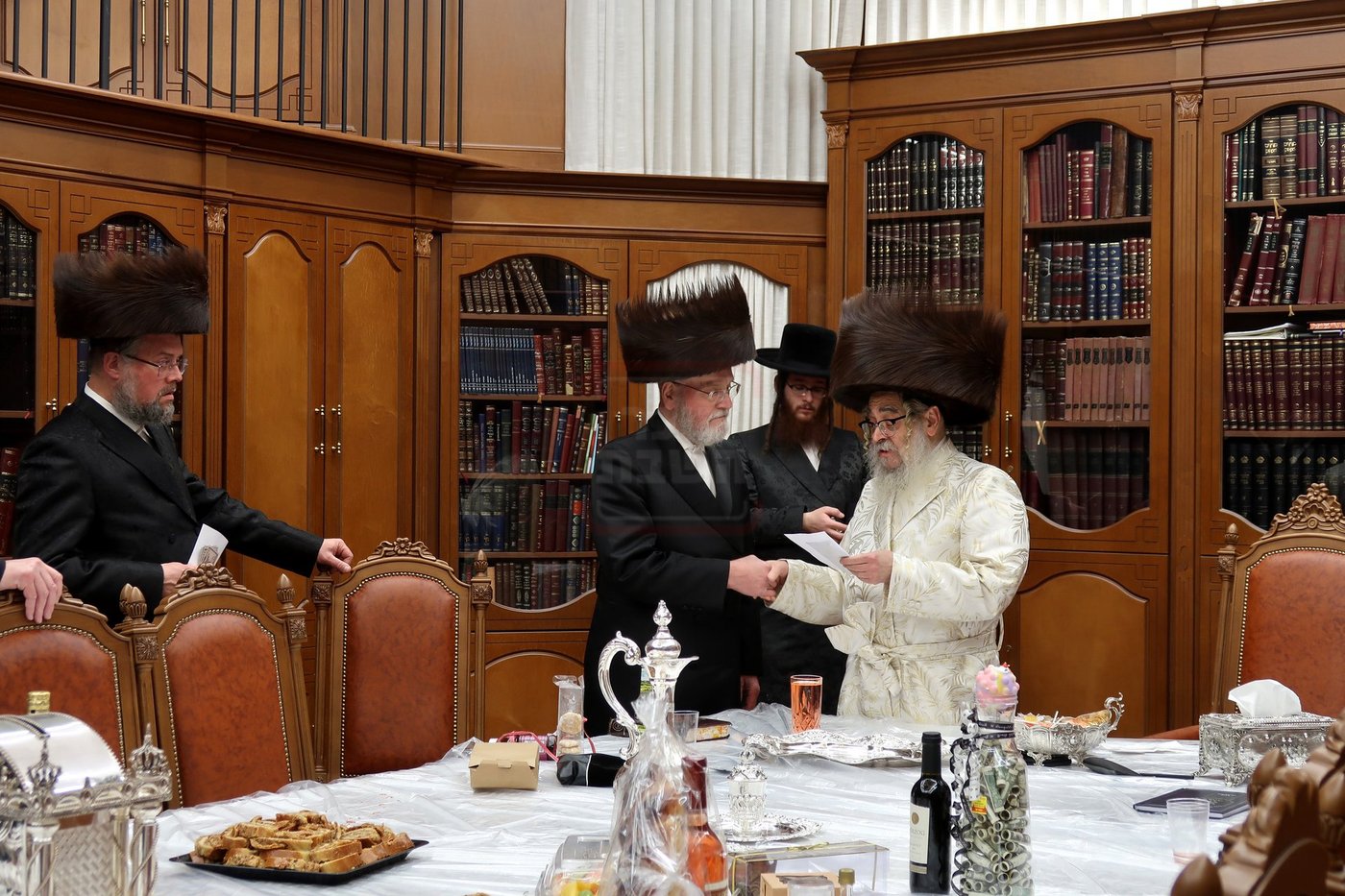 פורים בחצה"ק סאטמר