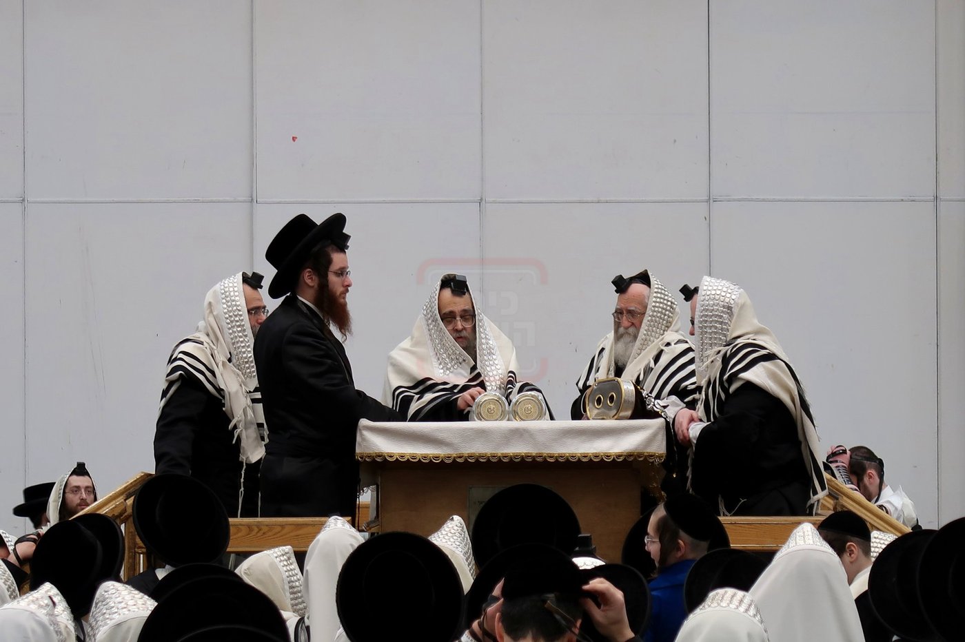 פורים בחצה"ק סאטמר