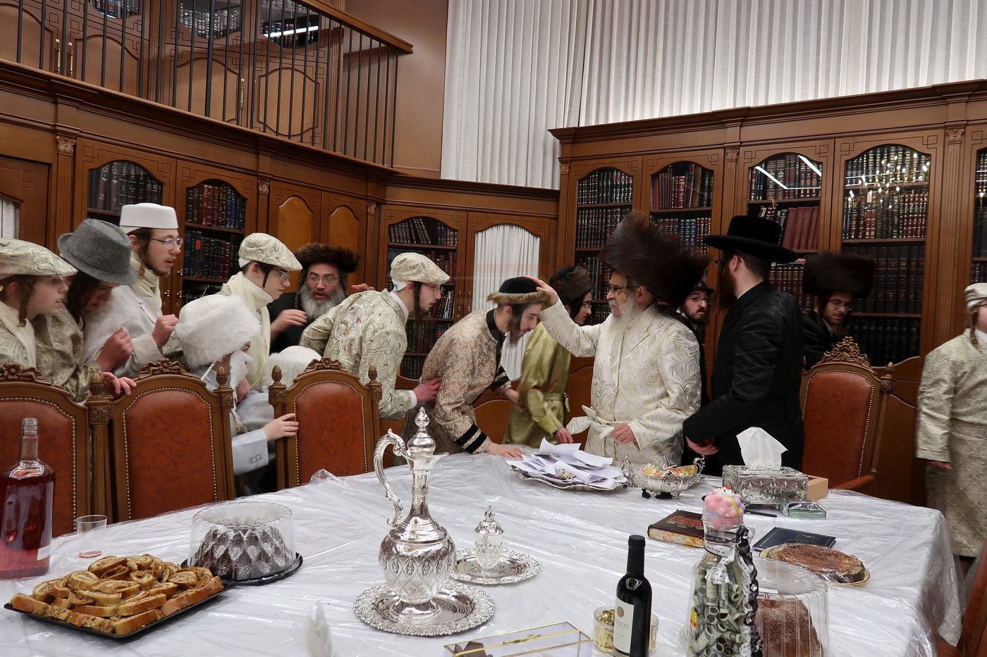 פורים בחצה"ק סאטמר