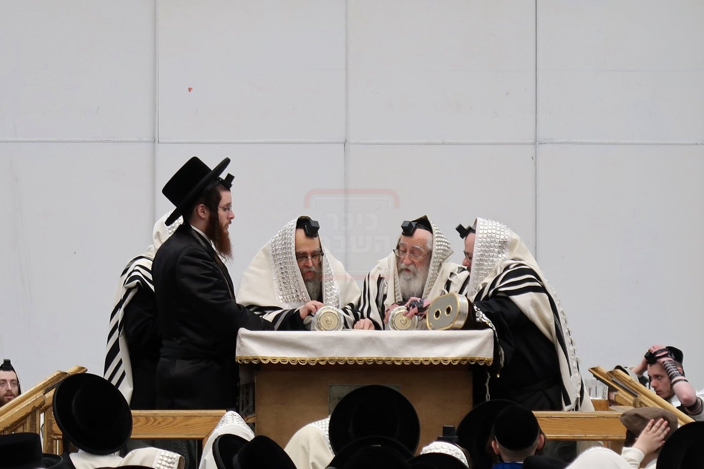 פורים בחצה"ק סאטמר