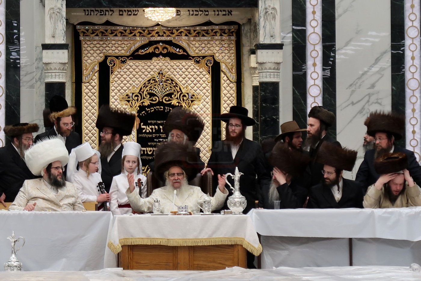 פורים בחצה"ק סאטמר