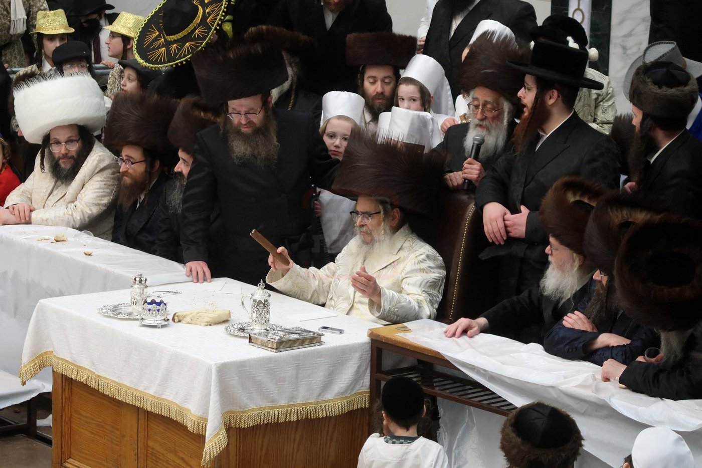 פורים בחצה"ק סאטמר