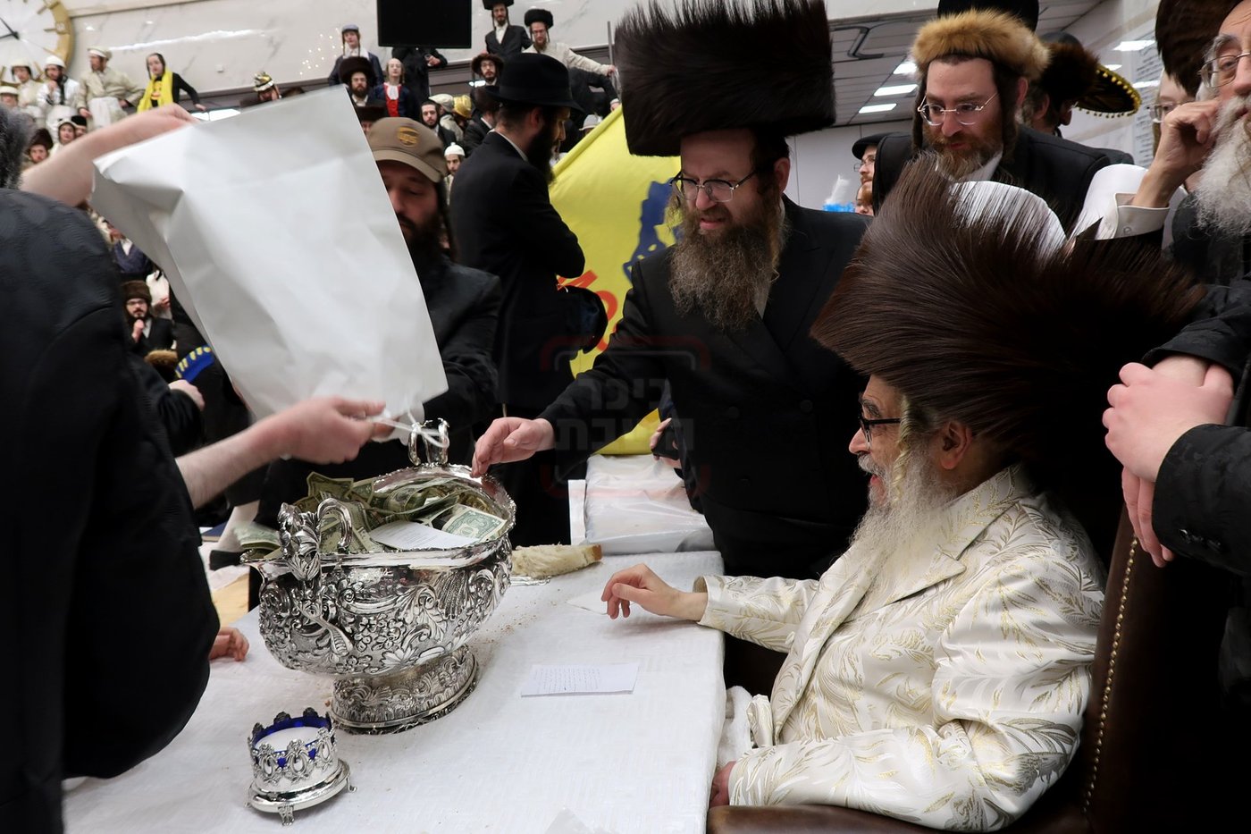 פורים בחצה"ק סאטמר