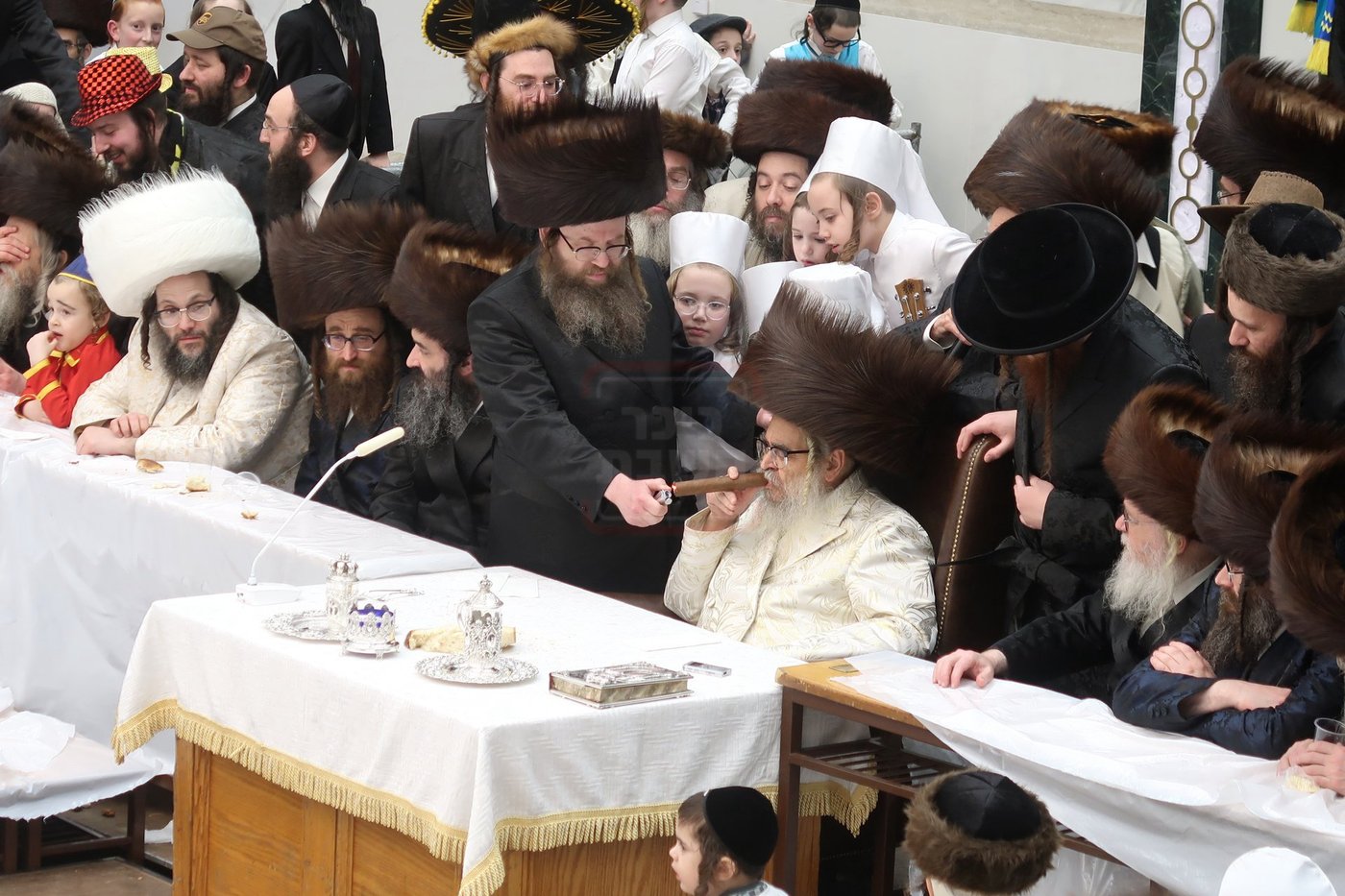 פורים בחצה"ק סאטמר