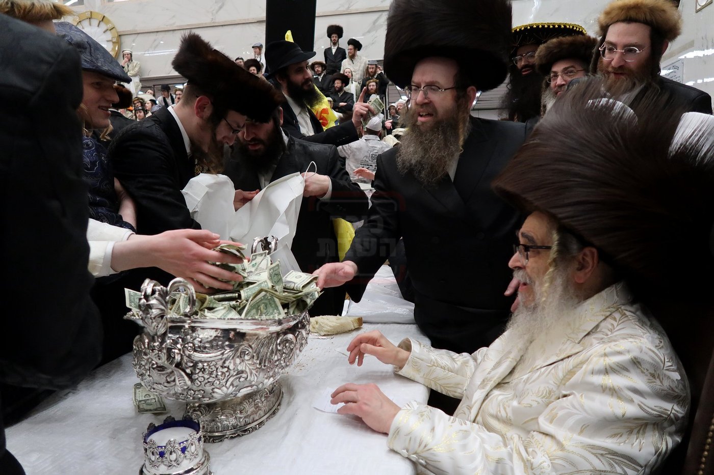 פורים בחצה"ק סאטמר