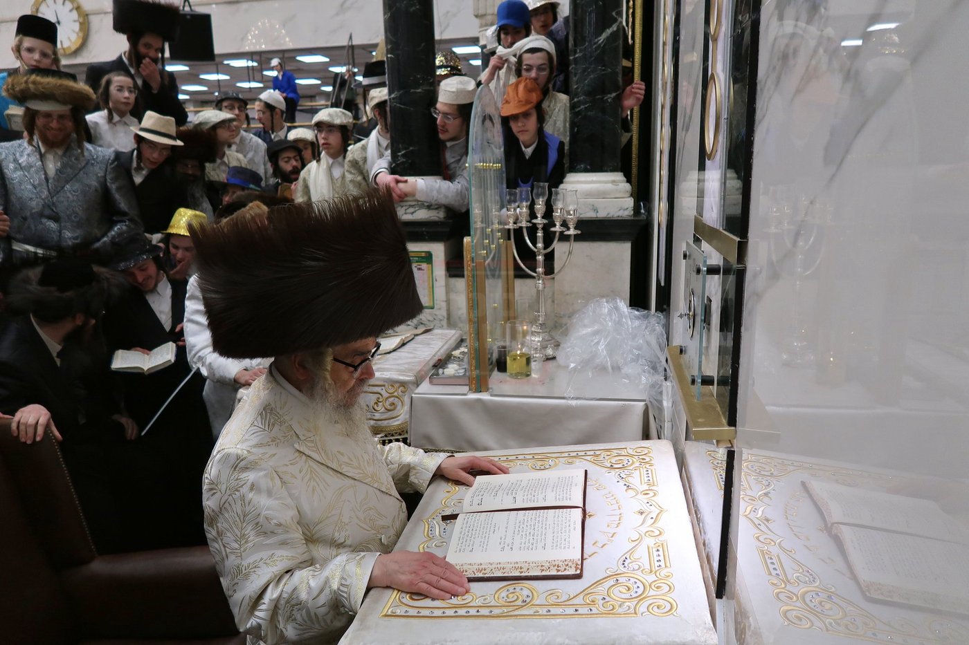 פורים בחצה"ק סאטמר