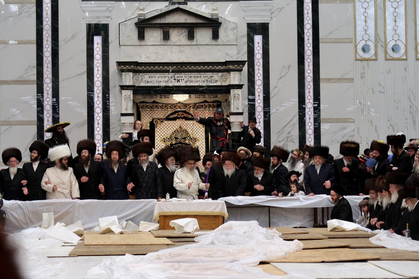 פורים בחצה"ק סאטמר