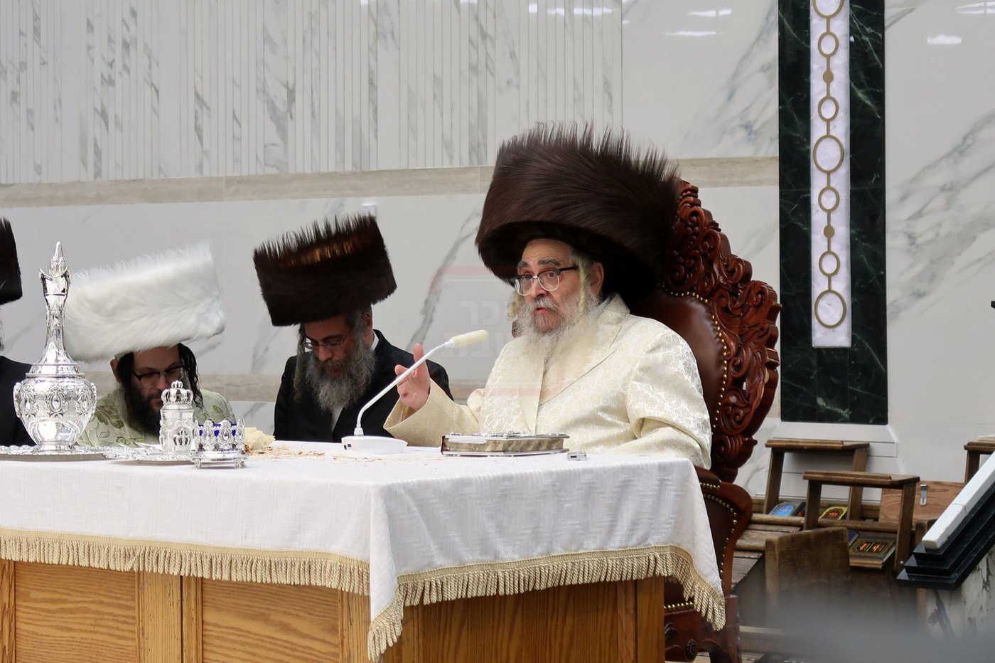 פורים בחצה"ק סאטמר