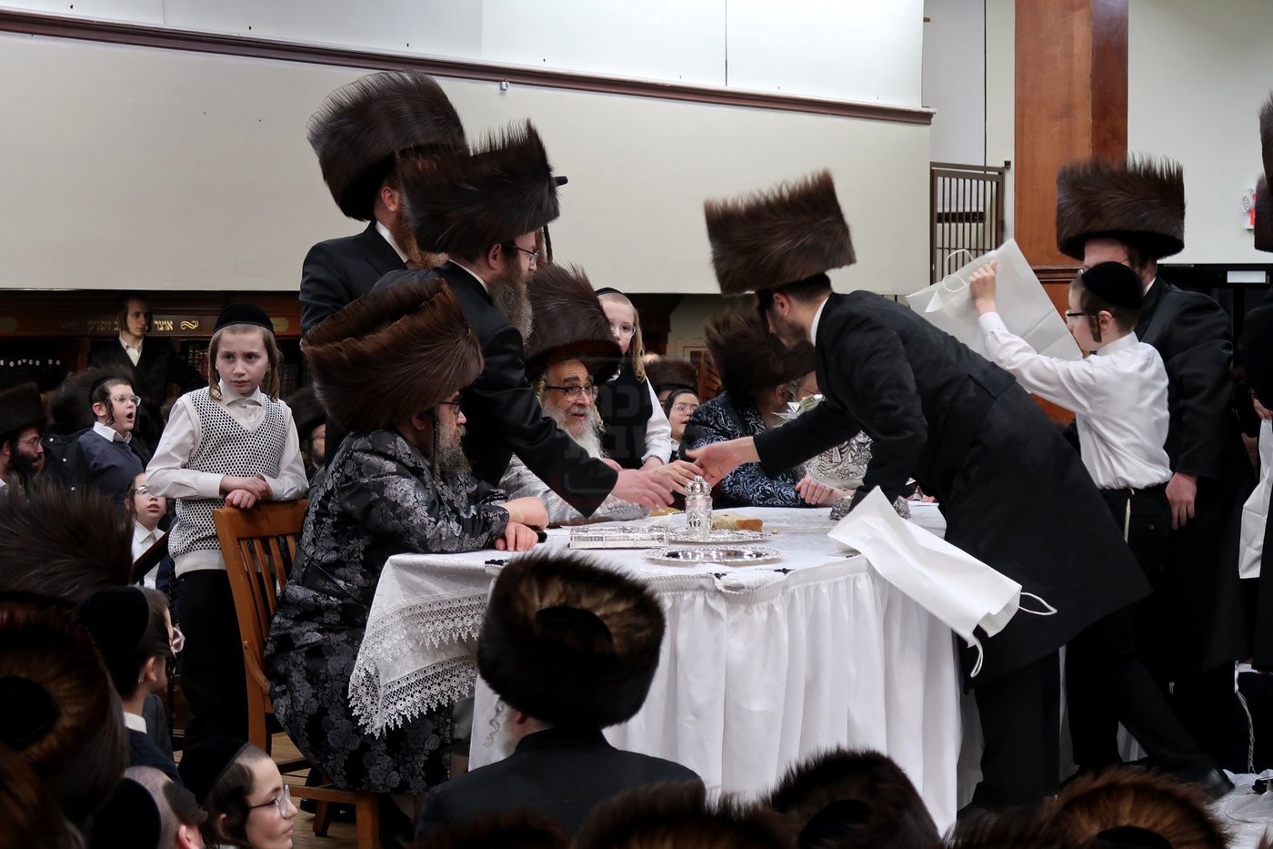 פורים בחצה"ק סאטמר