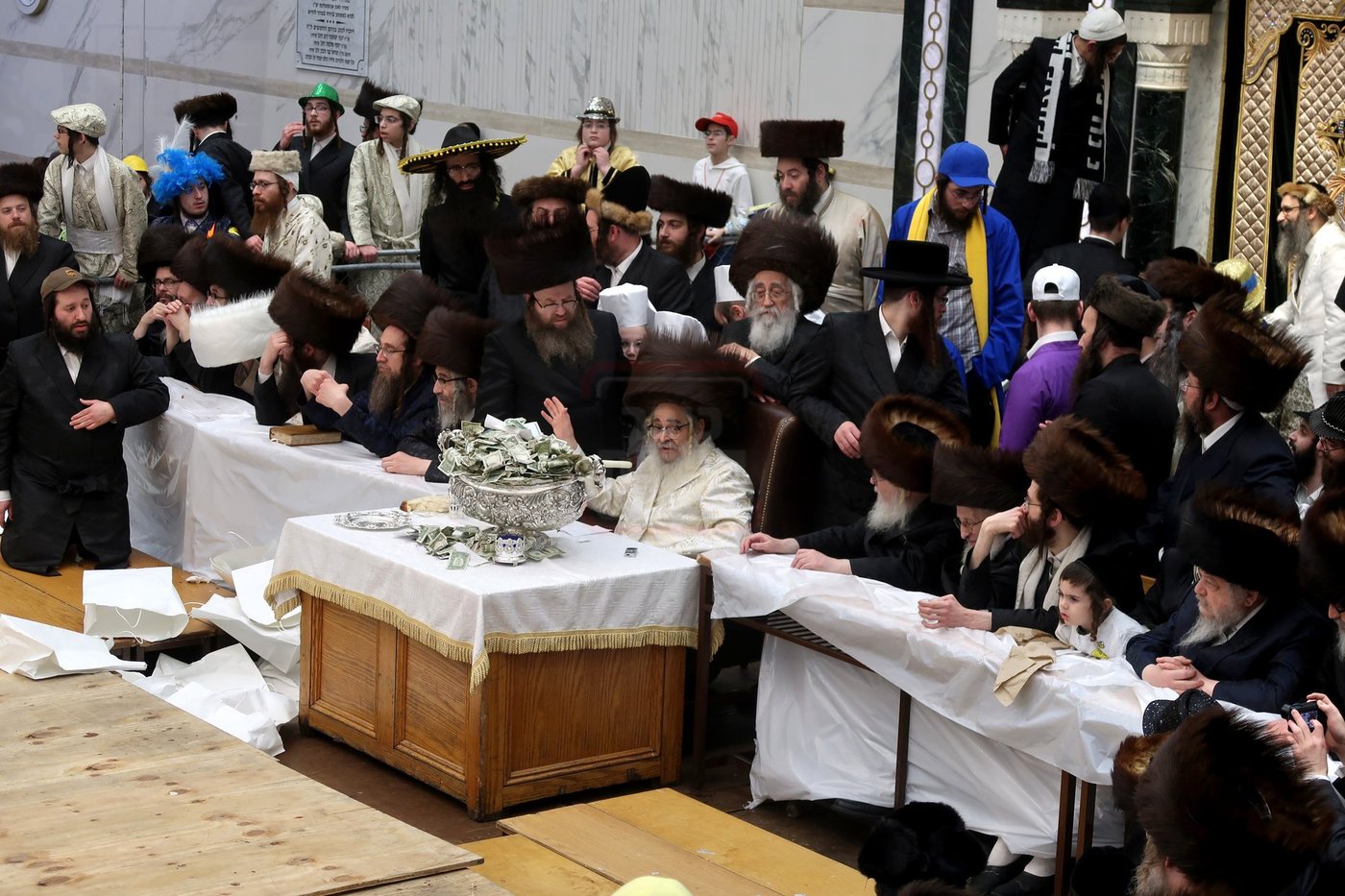 פורים בחצה"ק סאטמר