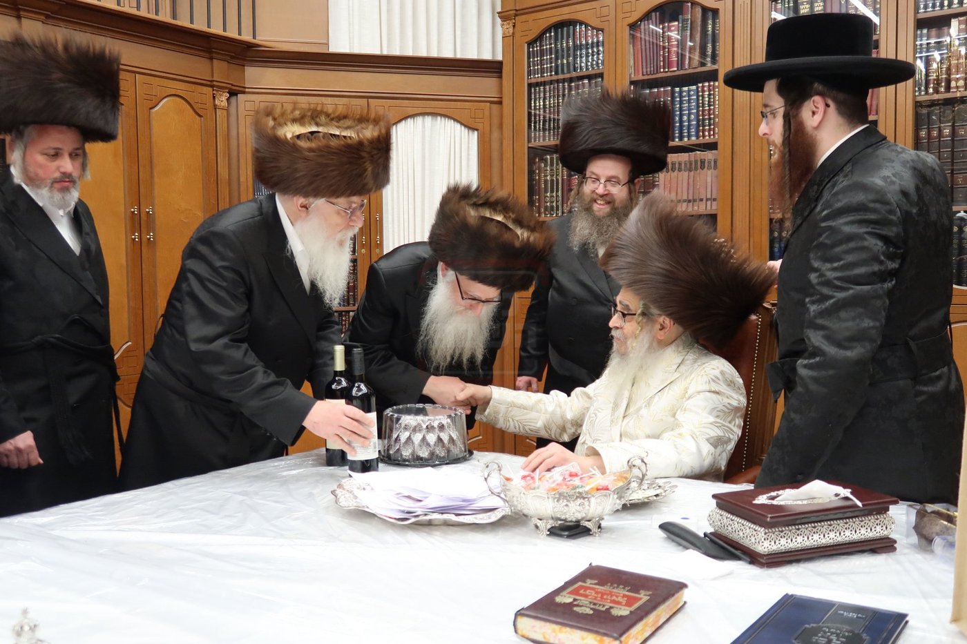 פורים בחצה"ק סאטמר