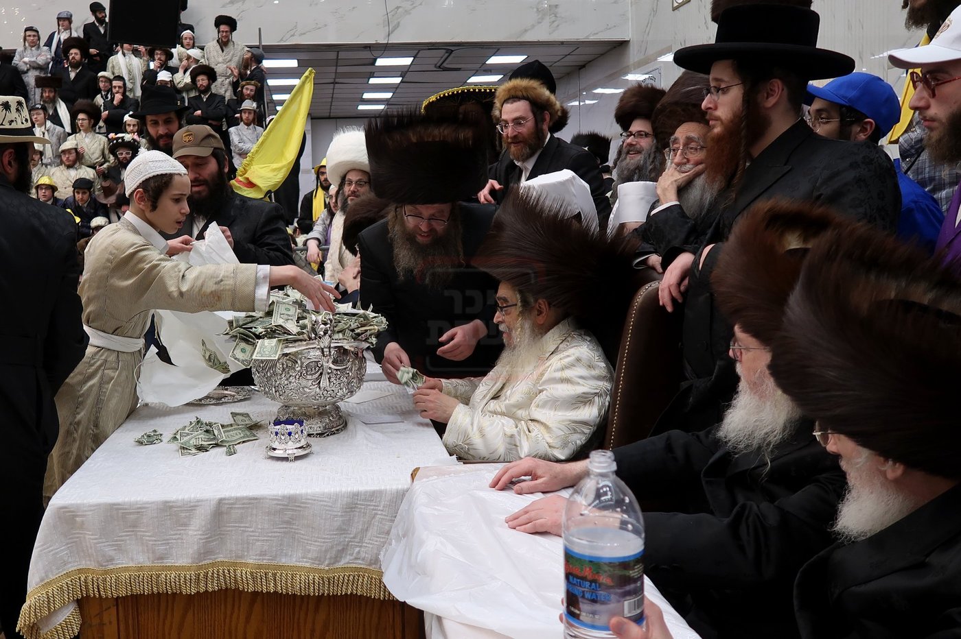 פורים בחצה"ק סאטמר