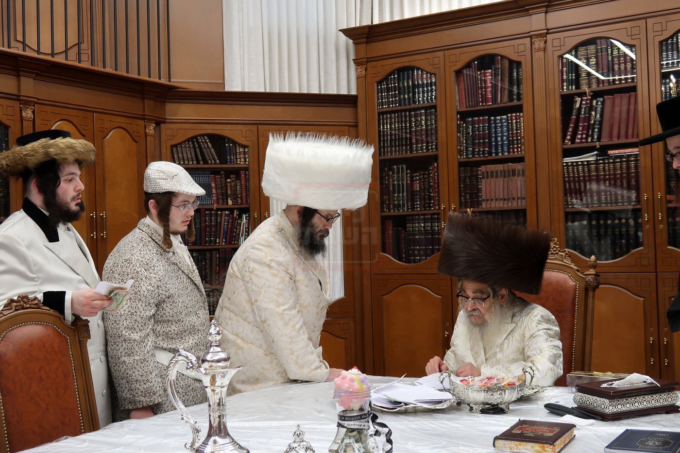 פורים בחצה"ק סאטמר