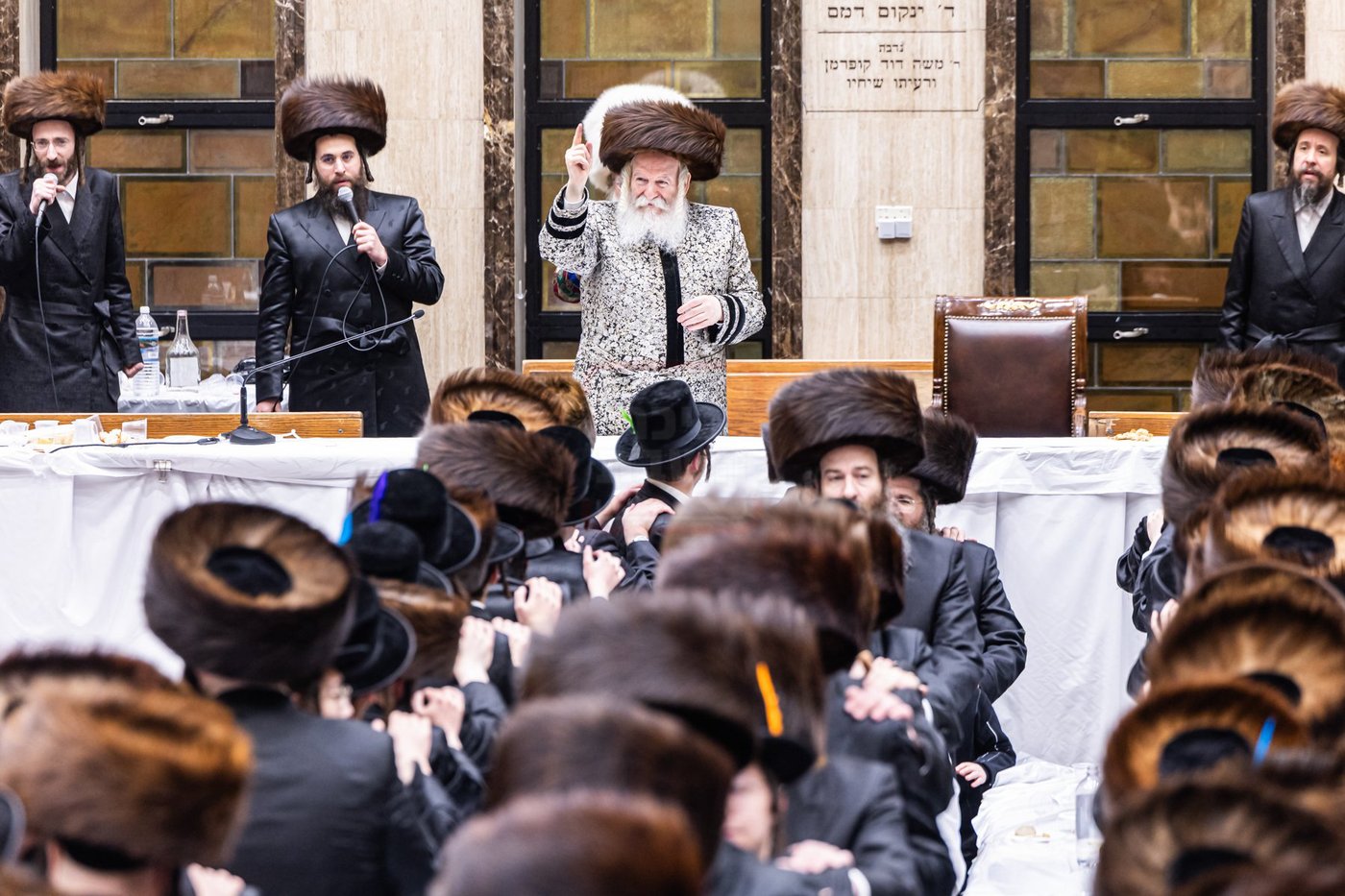 פורים בחצה"ק באבוב