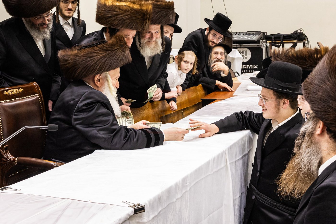 פורים בחצה"ק באבוב