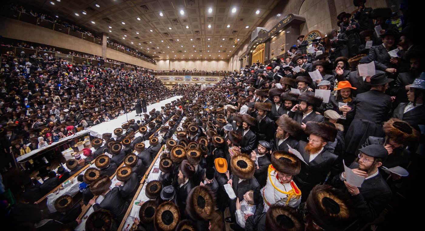 פורים בחצה"ק באבוב