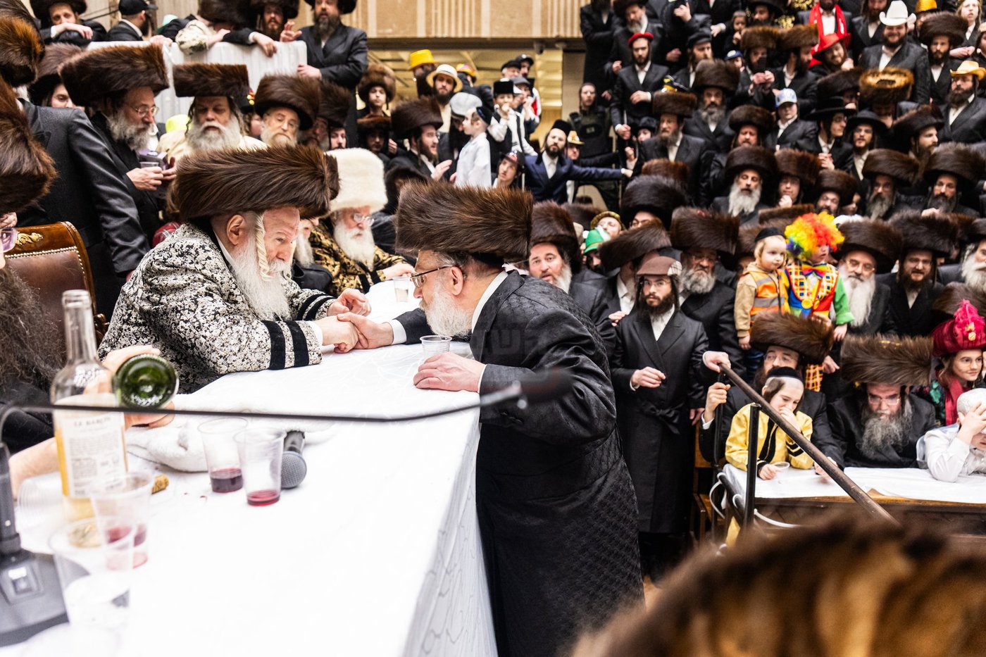 פורים בחצה"ק באבוב