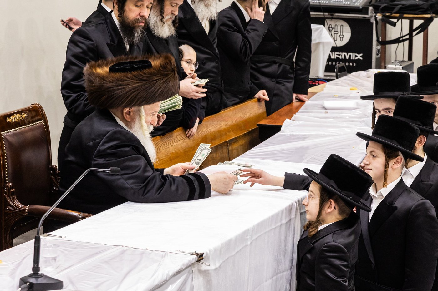 פורים בחצה"ק באבוב