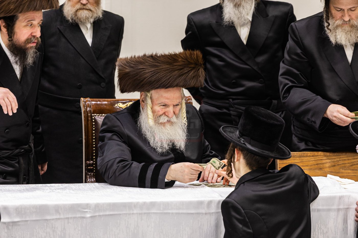 פורים בחצה"ק באבוב