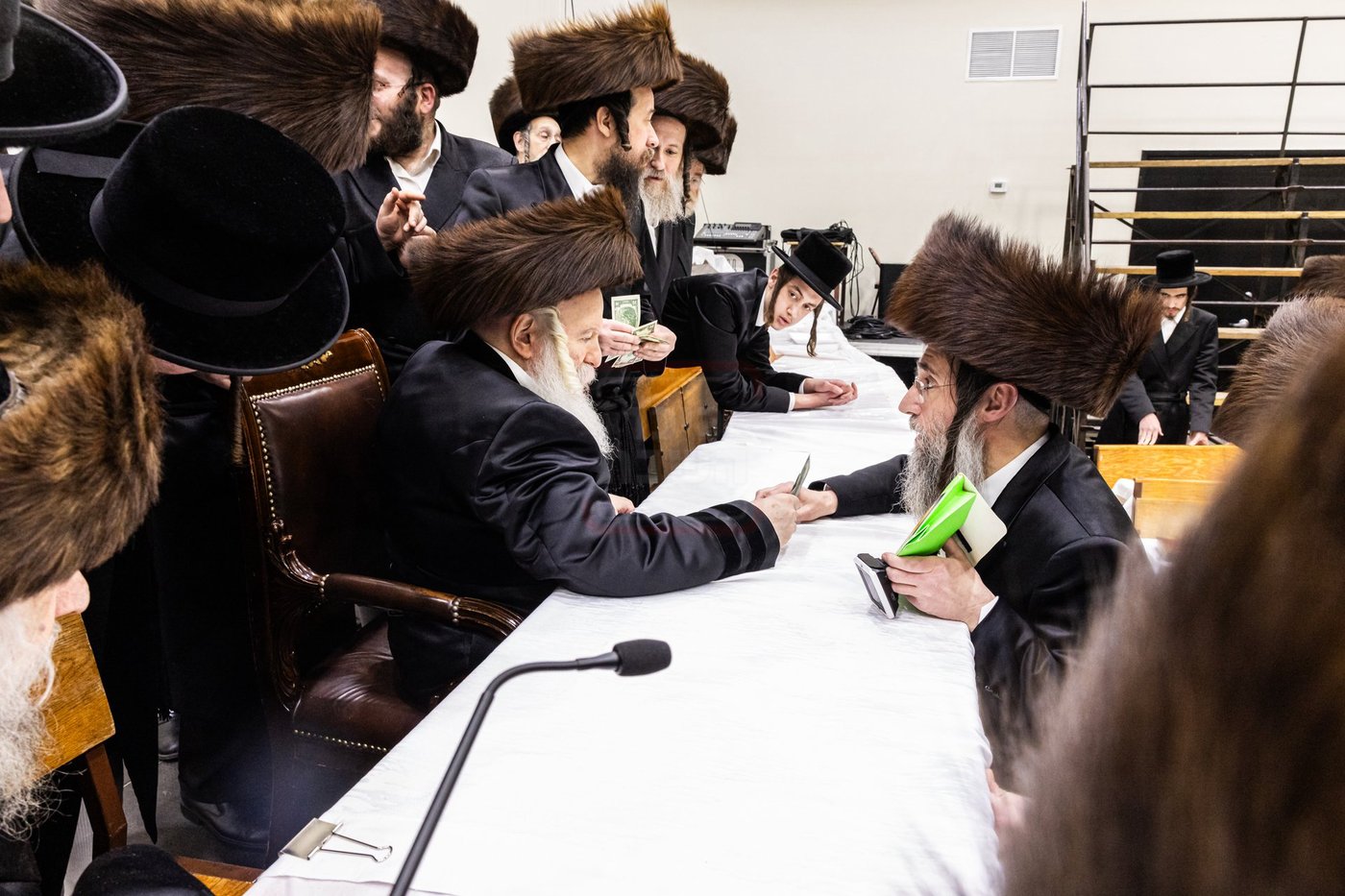 פורים בחצה"ק באבוב