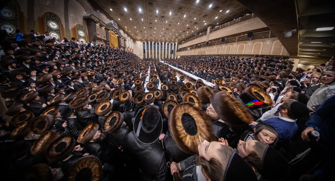 פורים בחצה"ק באבוב