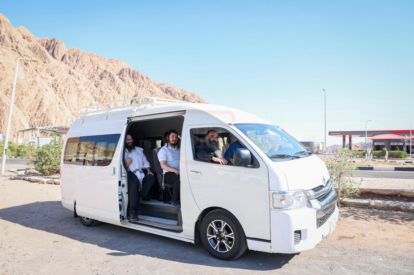 זיידלע חוזר | מהאדמו"ר שתקע בשופר בחודש אדר ועד לחסידים שכבשו את סיני; סיכום שבועי שאסור לפספס!