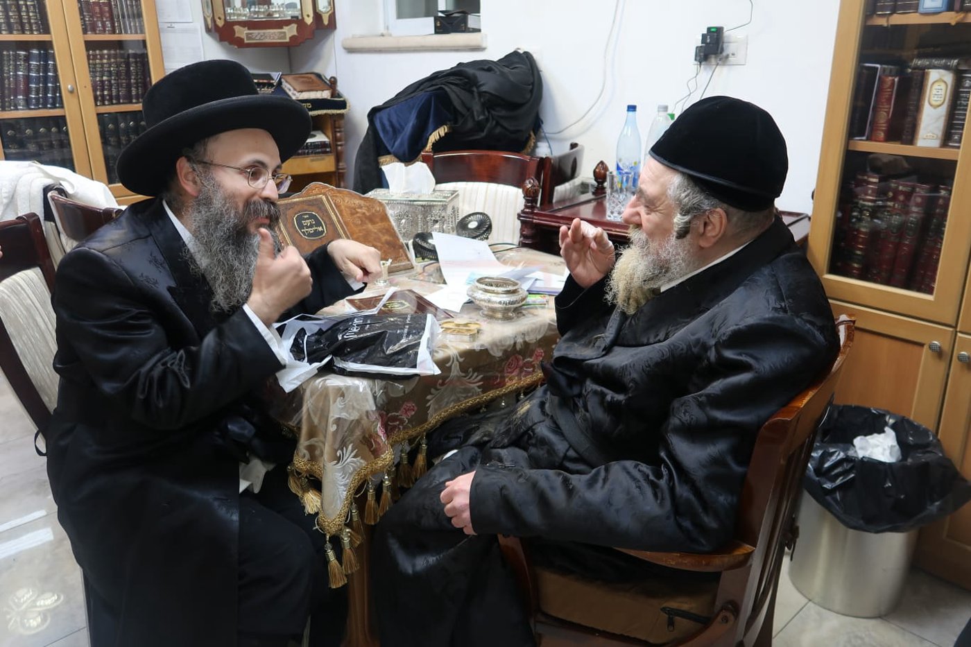 זיידלע חוזר | מהאדמו"ר שתקע בשופר בחודש אדר ועד לחסידים שכבשו את סיני; סיכום שבועי שאסור לפספס!