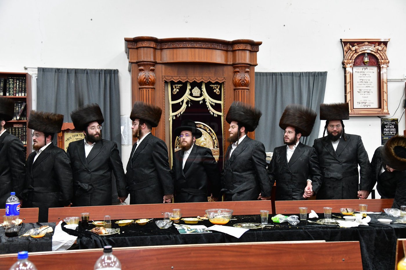 העסקן שרגי סנדרוביץ בריקוד