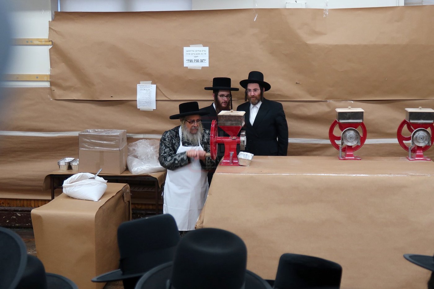 האדמו"ר מסאטמר בטחינת חיטים