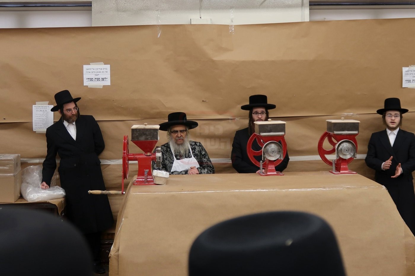 האדמו"ר מסאטמר בטחינת חיטים