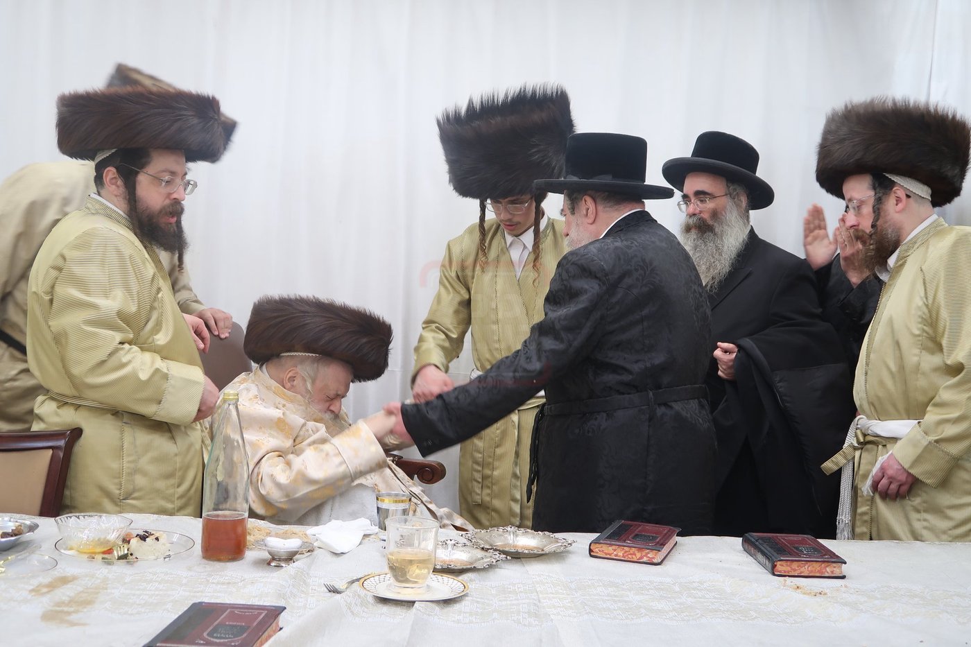 האדמו"ר מרחמסטריווקא בשמחת בית תולדות אברהם יצחק