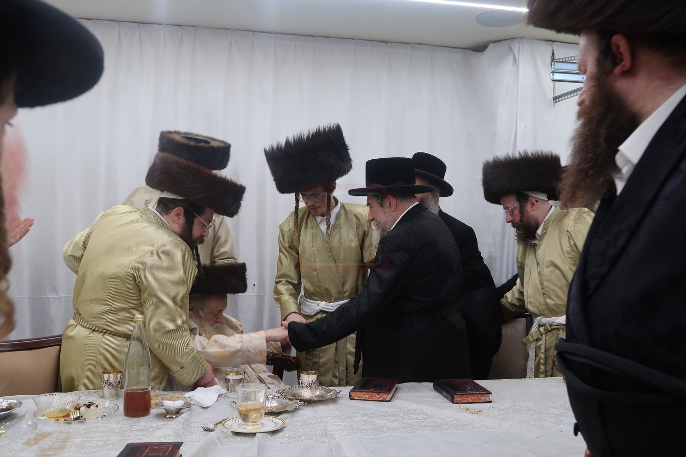 האדמו"ר מרחמסטריווקא בשמחת בית תולדות אברהם יצחק