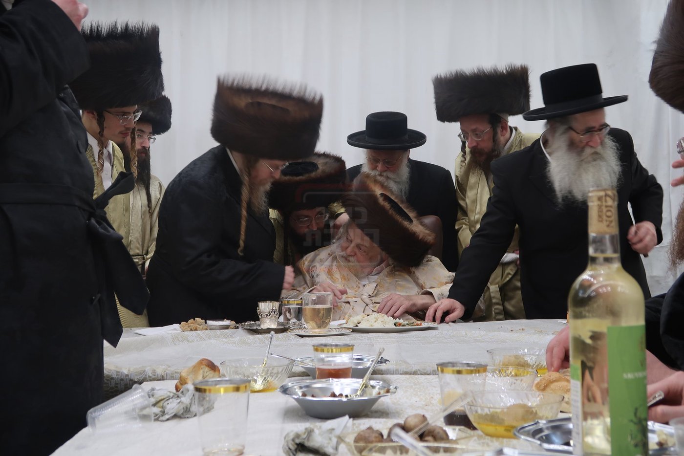 האדמו"ר משומרי אמונים בשמחת בית תולדות אברהם יצחק