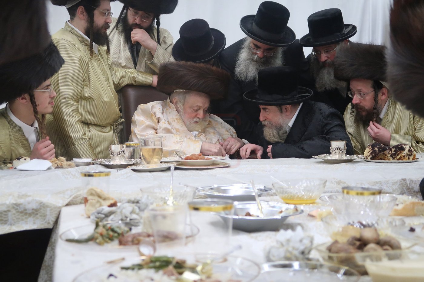 האדמו"ר מרחמסטריווקא בשמחת בית תולדות אברהם יצחק