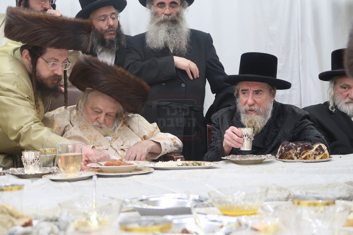 האדמו"ר מרחמסטריווקא בשמחת בית תולדות אברהם יצחק