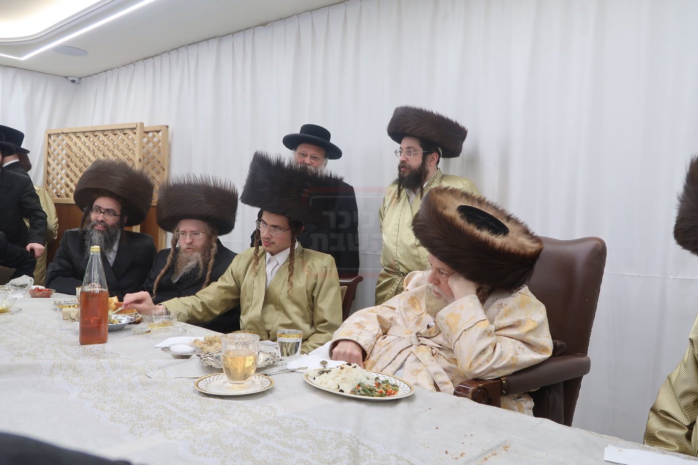 האדמו"ר משומרי אמונים בשמחת בית תולדות אברהם יצחק