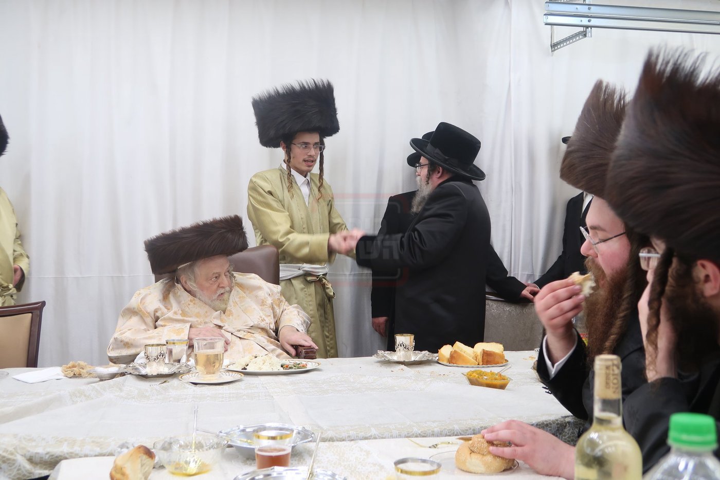 האדמו"ר מסקולען י-ם בשמחת בית תולדות אברהם יצחק