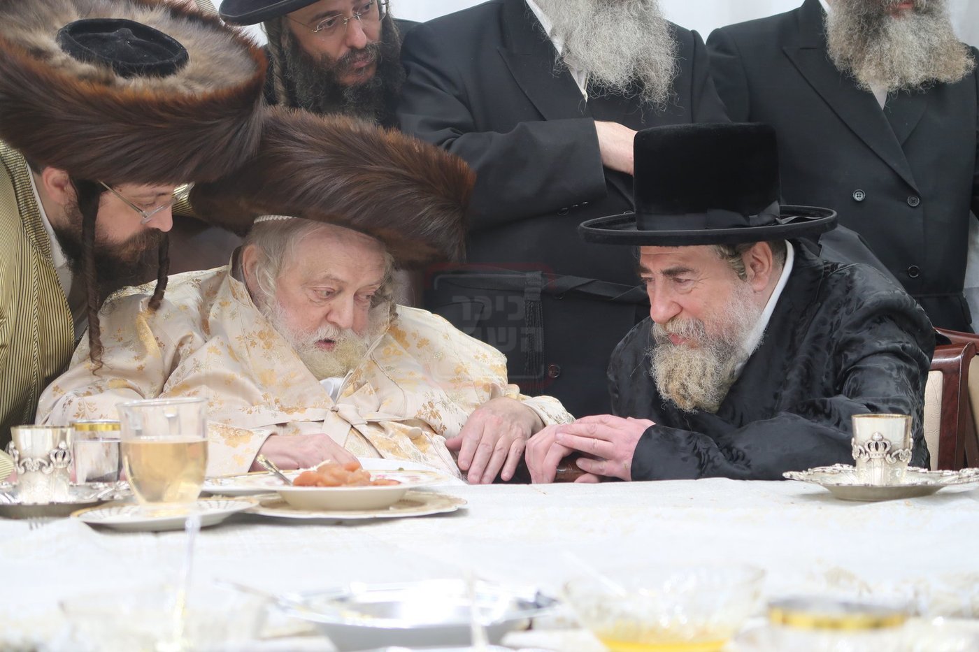 האדמו"ר מרחמסטריווקא בשמחת בית תולדות אברהם יצחק