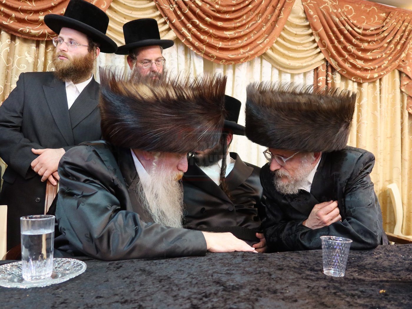 שמחת האירוסין בחצרות טשארנאביל - אנטניא