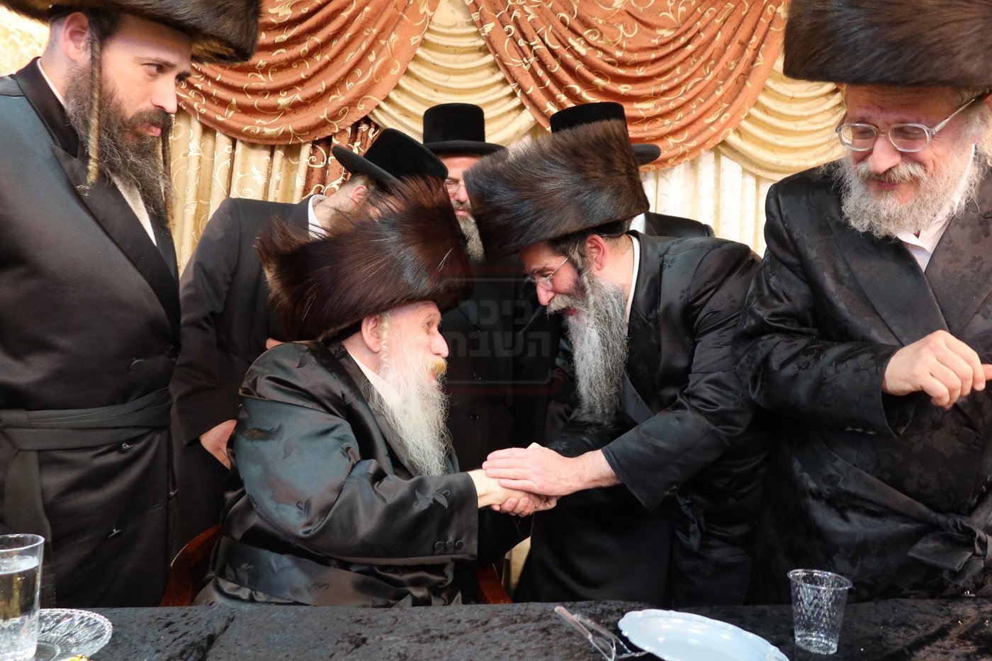 שמחת האירוסין בחצרות טשארנאביל - אנטניא