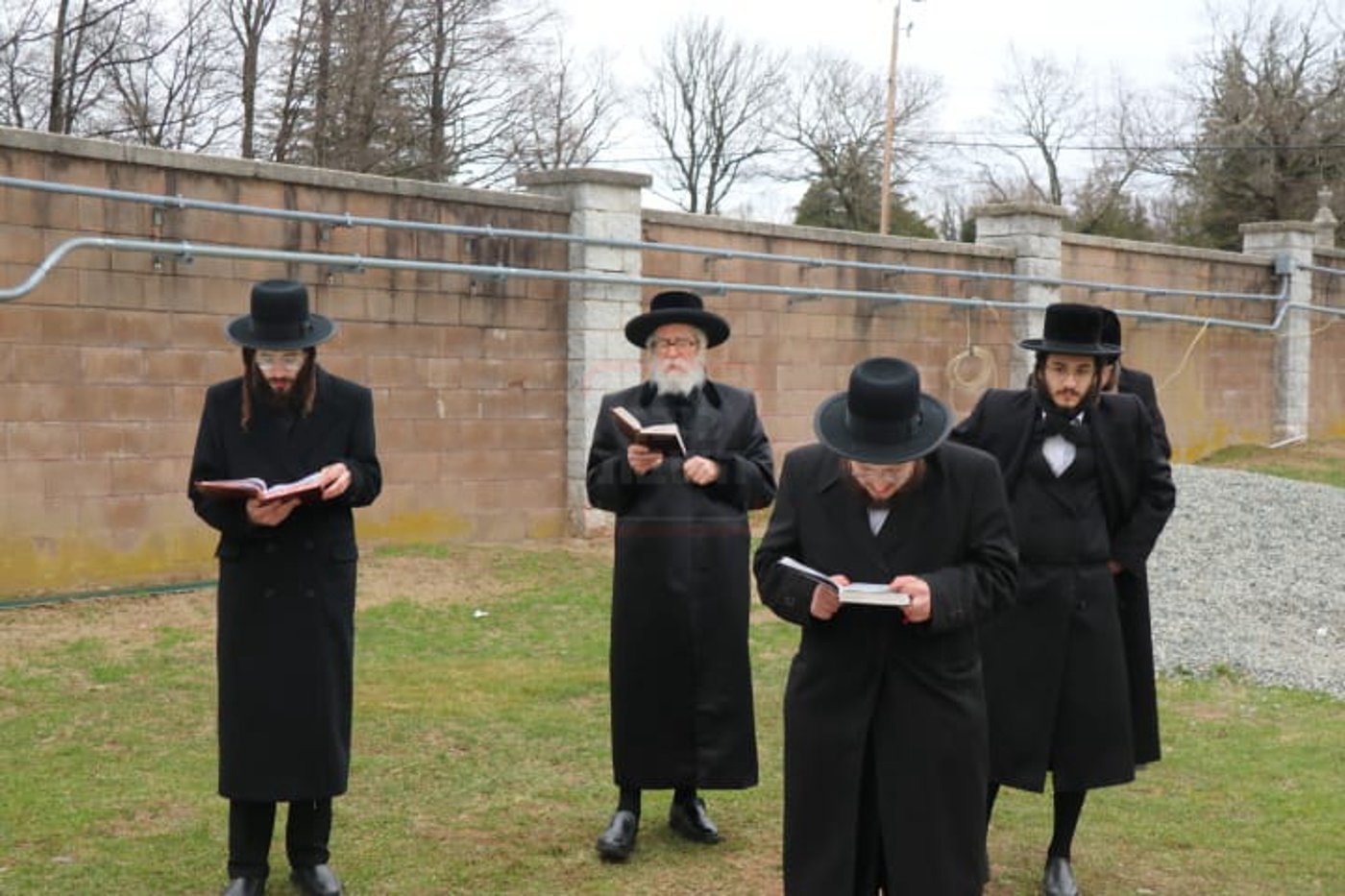 זיידל'ע חובק עולם | מהמסוק בראדומסק ועד הסוכריות בבעלזא!