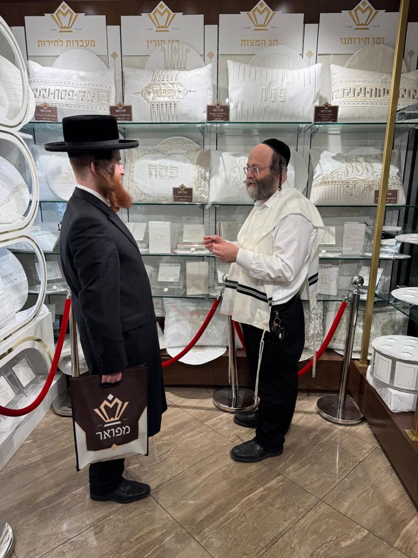 זיידל'ע חובק עולם | מהמסוק בראדומסק ועד הסוכריות בבעלזא!