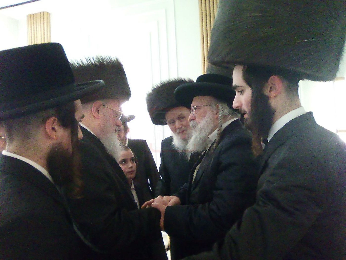 זיידל'ע חובק עולם | מהמסוק בראדומסק ועד הסוכריות בבעלזא!