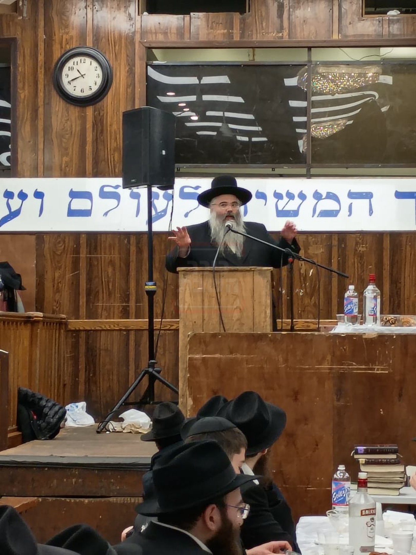 זיידל'ע חובק עולם | מהמסוק בראדומסק ועד הסוכריות בבעלזא!