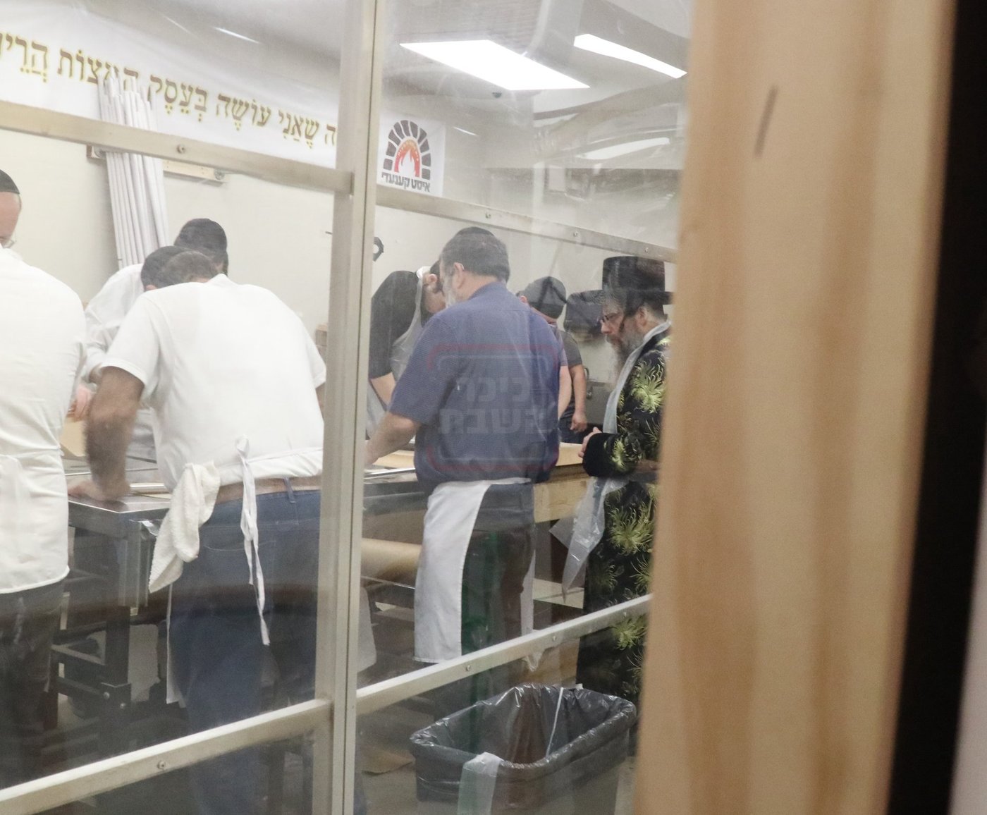 האדמו"ר מסקולען לייקווד באפיית מצות