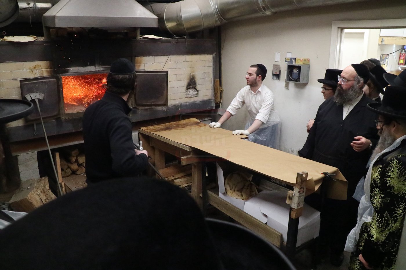 האדמו"ר מסקולען לייקווד באפיית מצות